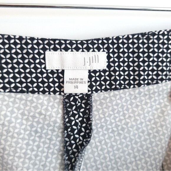 J Jill Crop Pants Preppy Acadamia Geometric Print Black White Stretchy - Picture 8 of 15